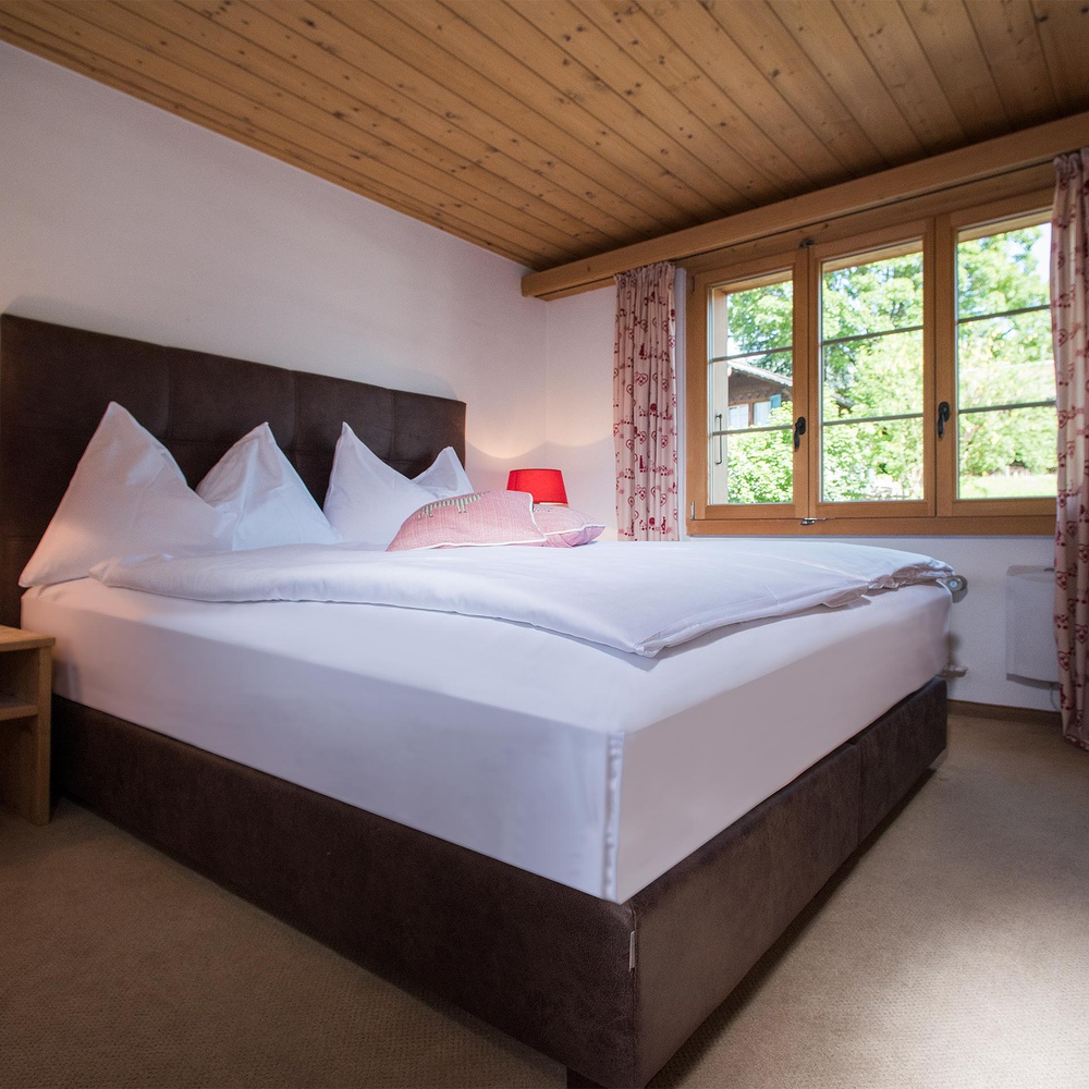 Kleines Doppelzimmer-Grandlit Nord/Strasse